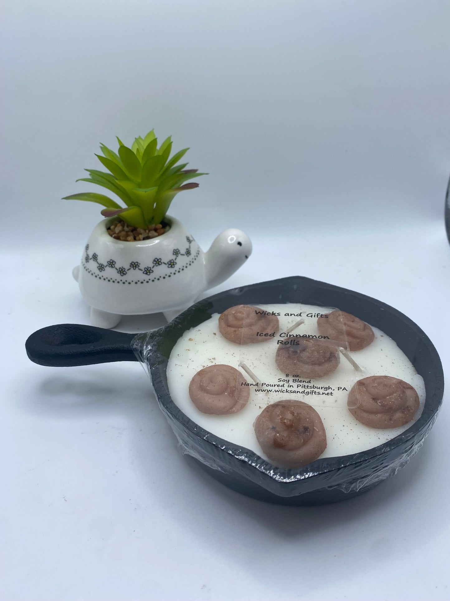 8 oz Iced Cinnamon Roll Cast Iron Frying Candle