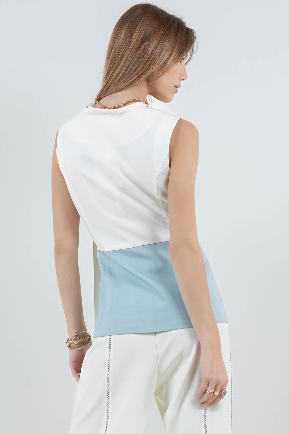 CONTRASTED SLEEVELESS BUTTON DOWN TOP - CREAM/JADE