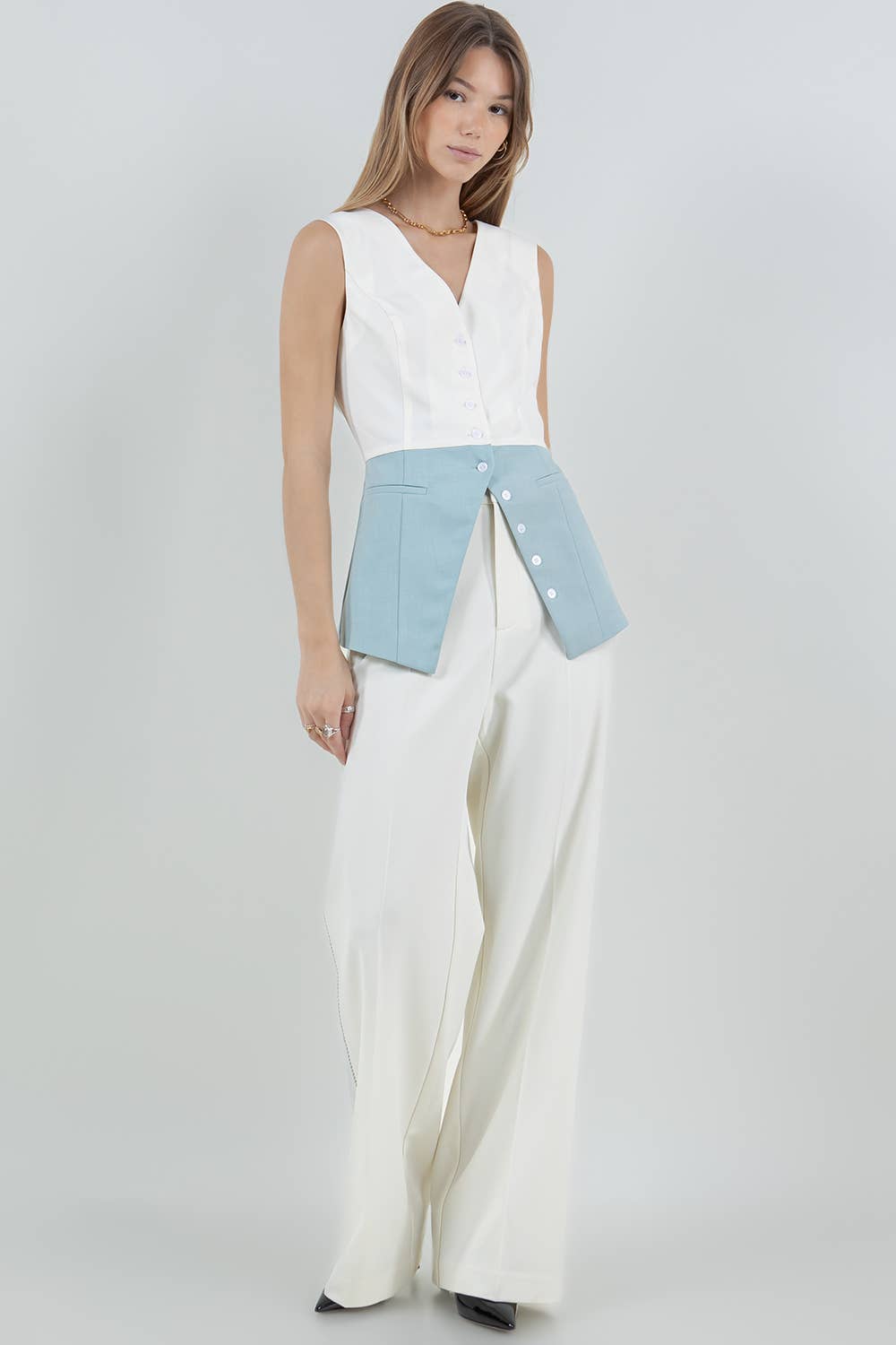 CONTRASTED SLEEVELESS BUTTON DOWN TOP - CREAM/JADE