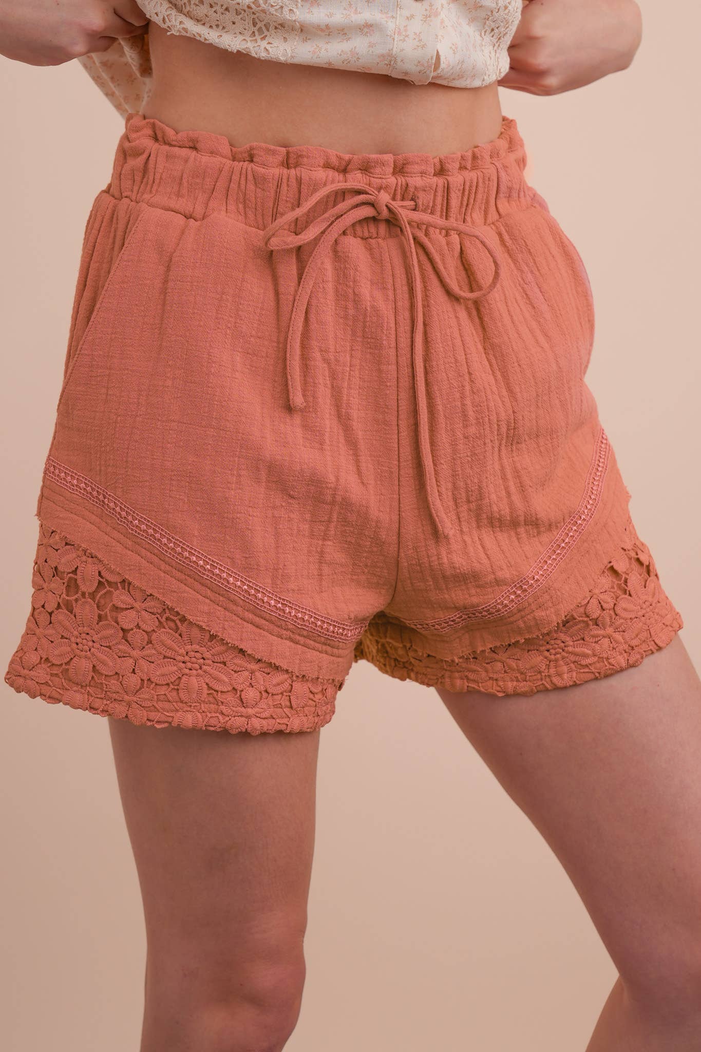 Lace Contrast Detail Woven Shorts