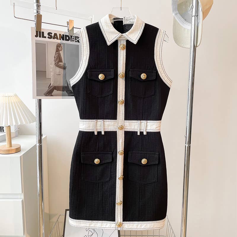 Short-sleeved Knitted Dress With Gold Buttons