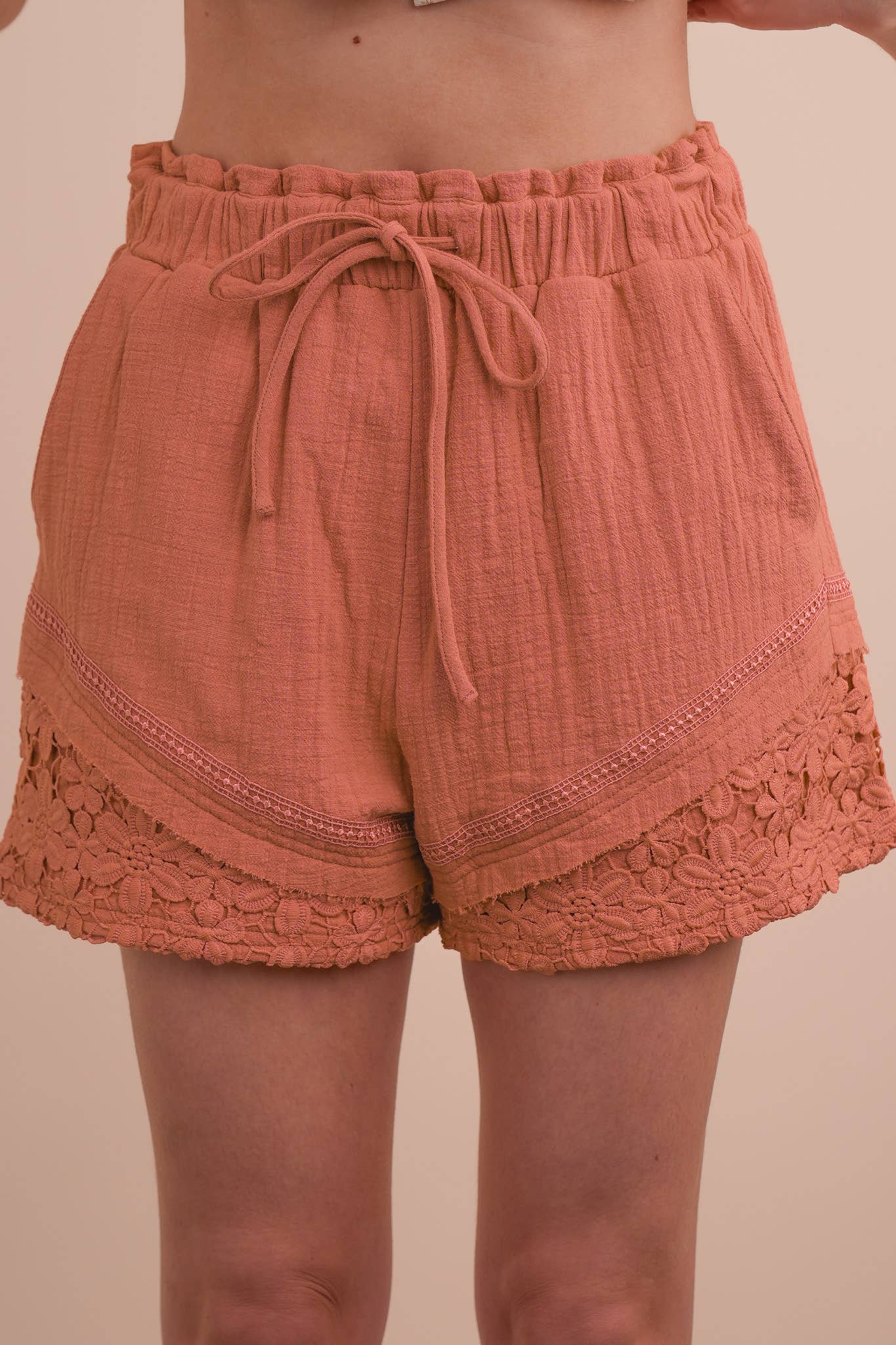 Lace Contrast Detail Woven Shorts