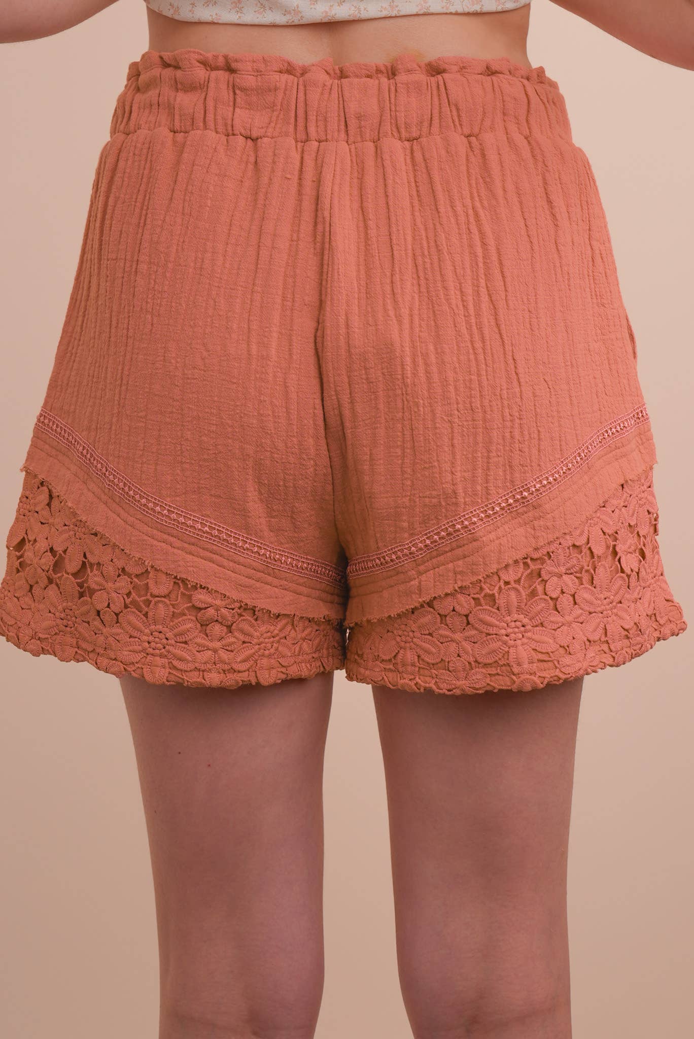 Lace Contrast Detail Woven Shorts