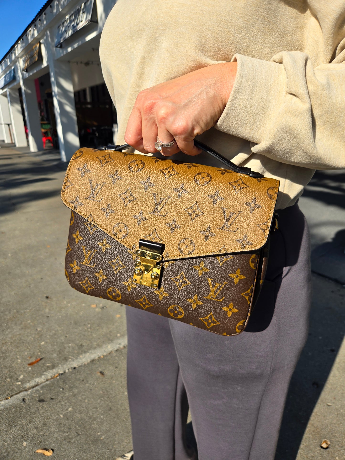 Louis Vuitton Reverse Monogram Pochette Metis - Luxury Preowned