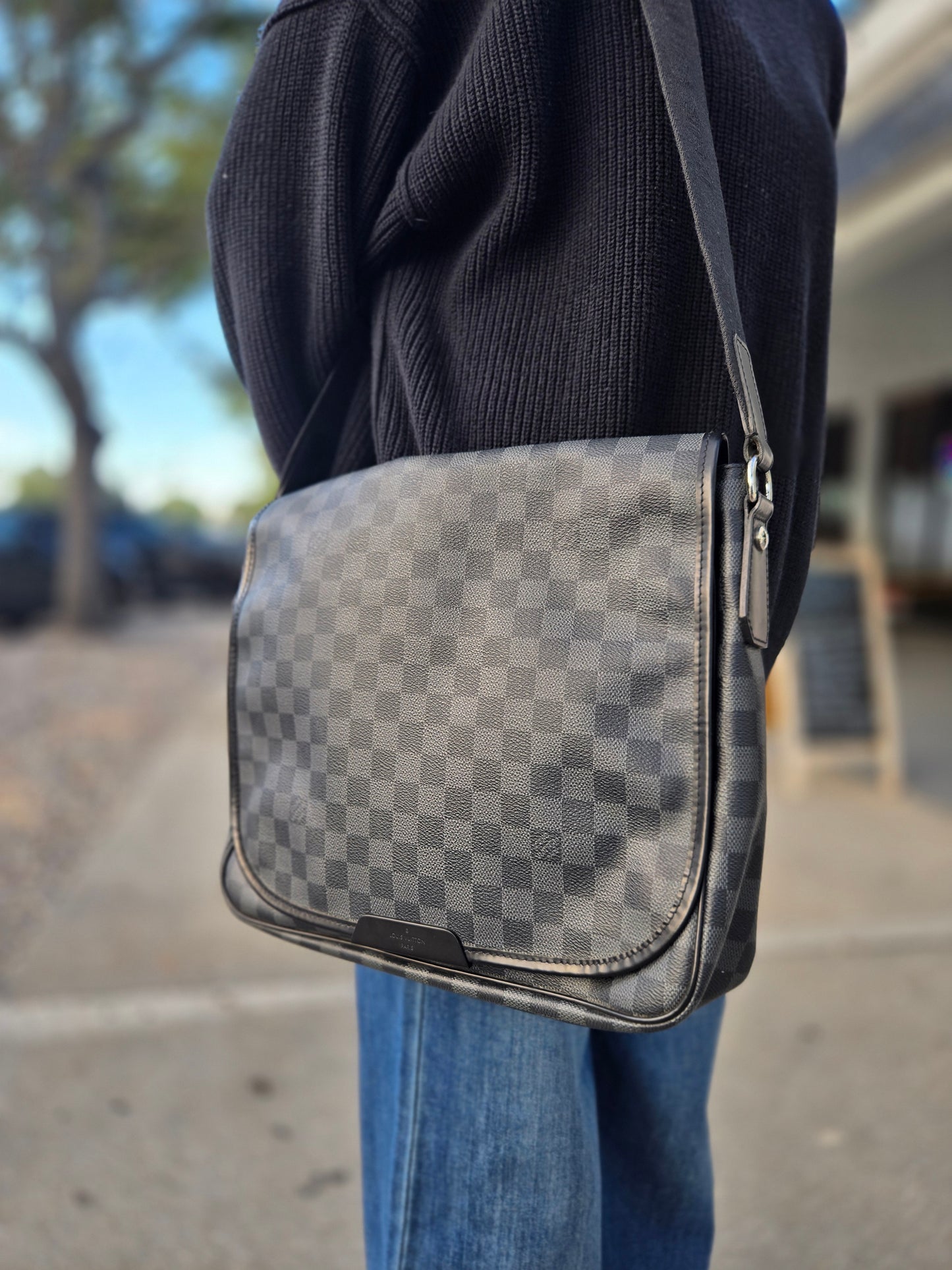 Louis Vuitton Damier Graphite Daniel MM Shoulder Bag - Luxury Preowned