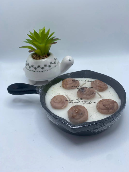 8 oz Iced Cinnamon Roll Cast Iron Frying Candle