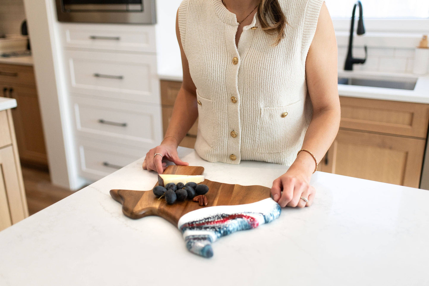 Lynn & Liana Designs State-Shaped Acacia-Resin Cheese Board