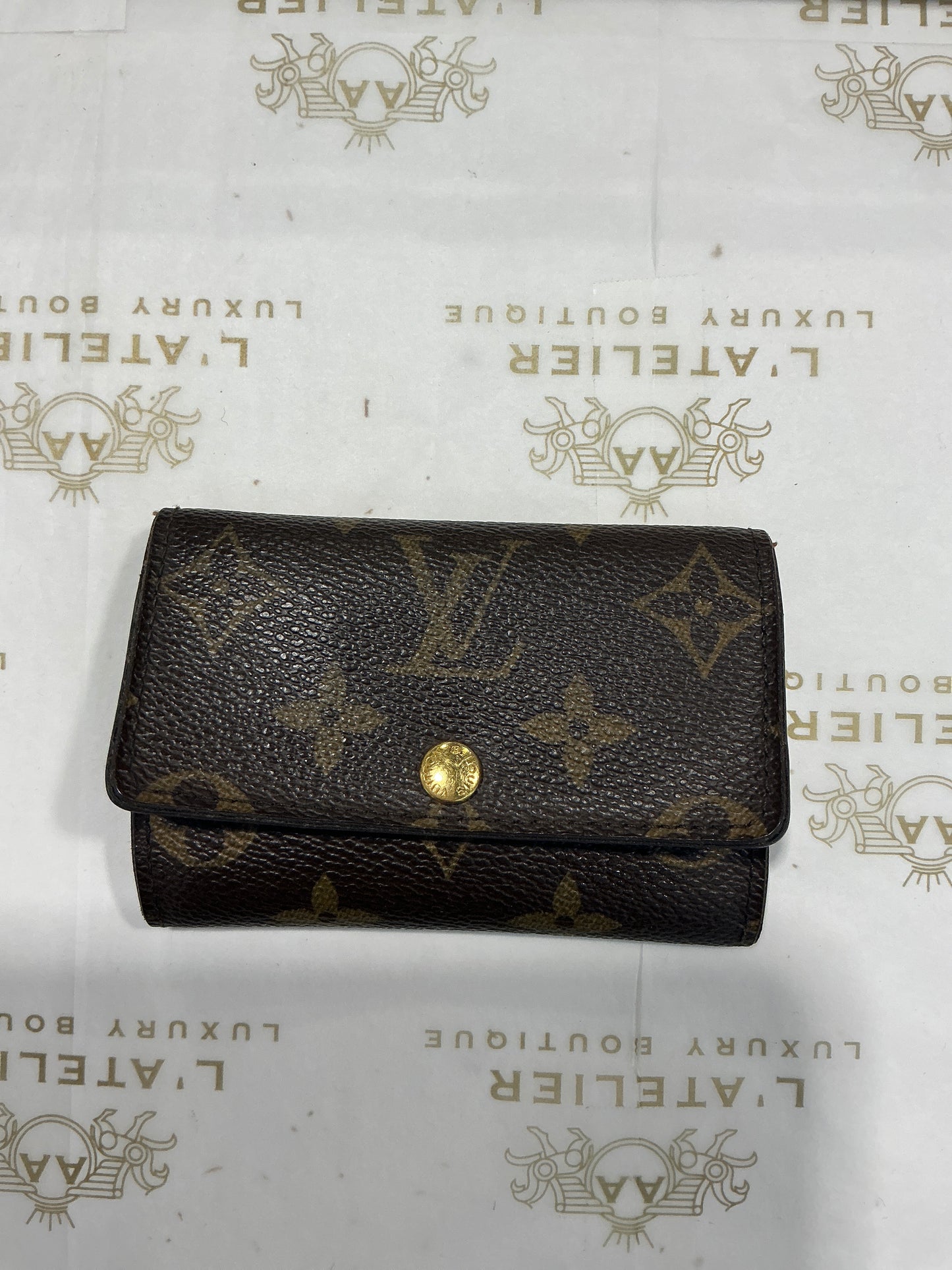 Louis Vuitton Monogram 6 Key Holder - Luxury Pre-owned