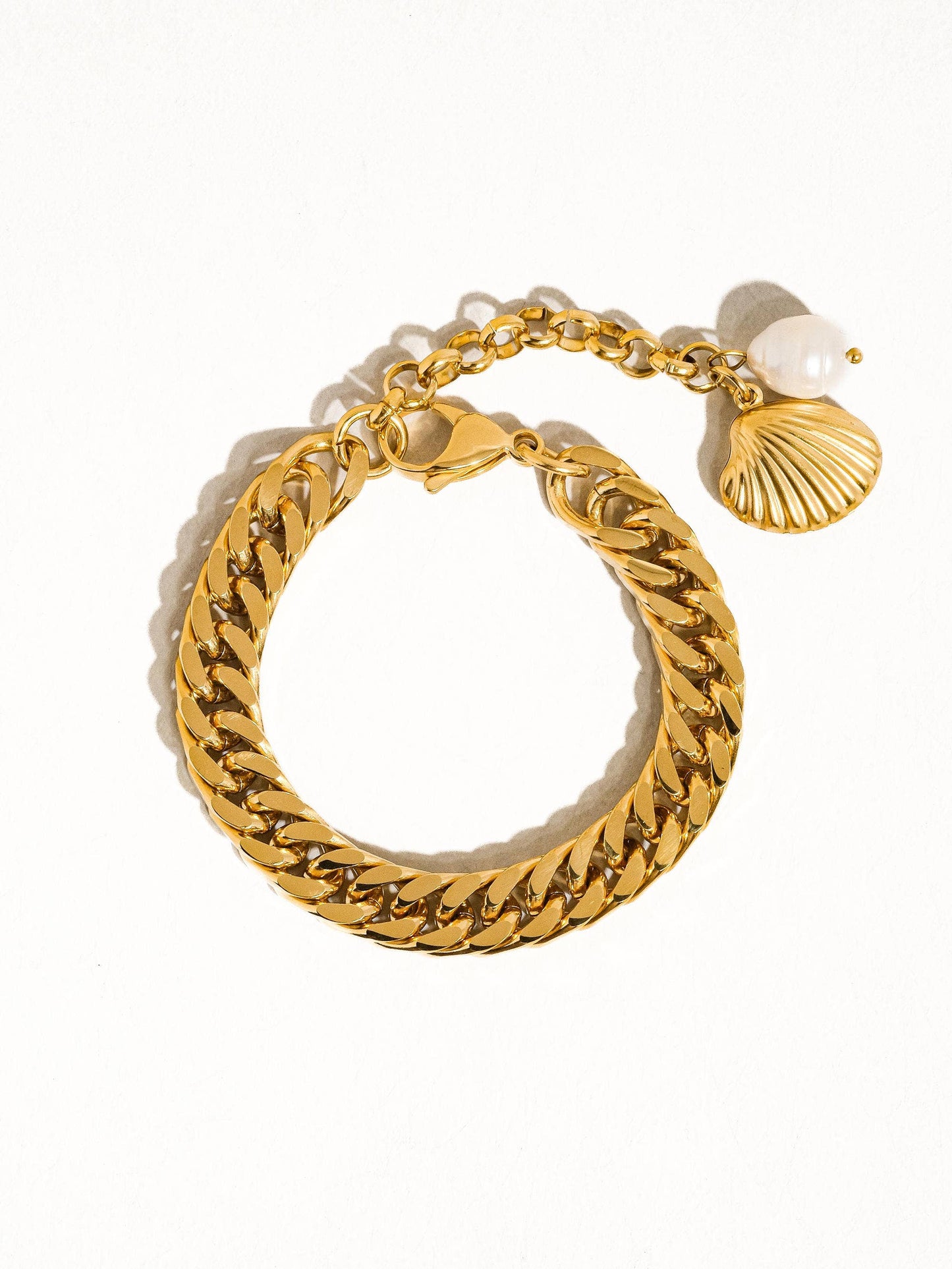 Tossa 18K Gold Non-Tarnish Shell Pearl Chain Bracelet