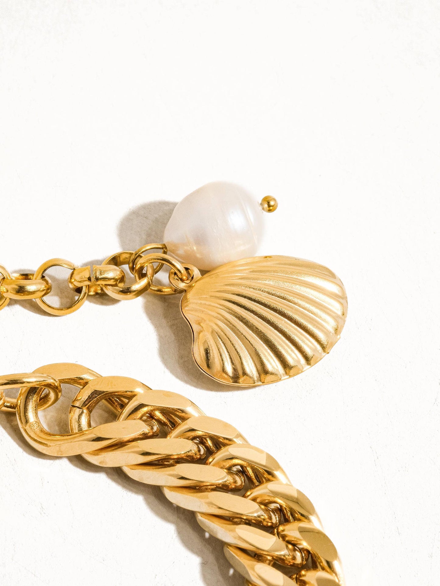Tossa 18K Gold Non-Tarnish Shell Pearl Chain Bracelet