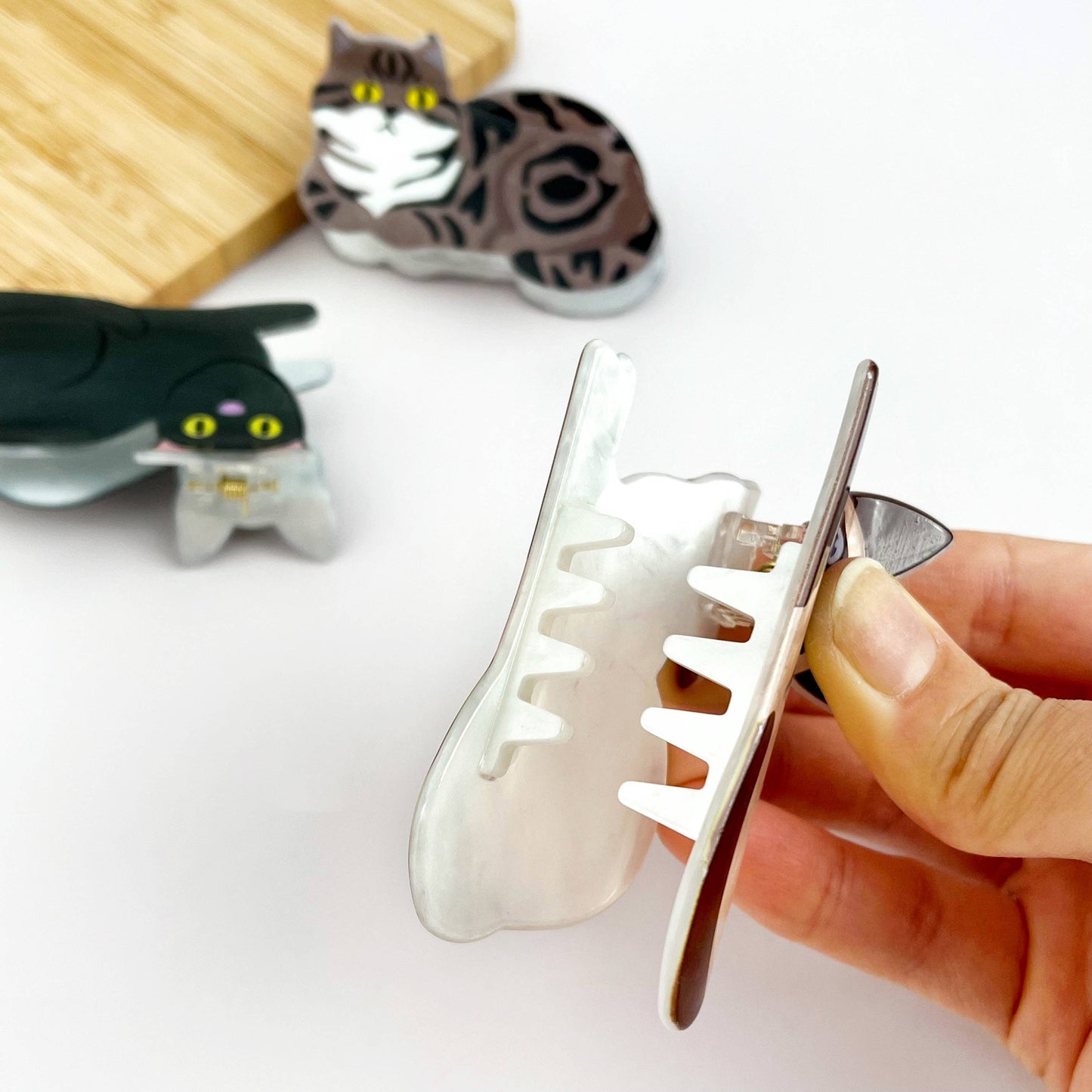 L'Atelier Collection Lounging Cat Claw Clip