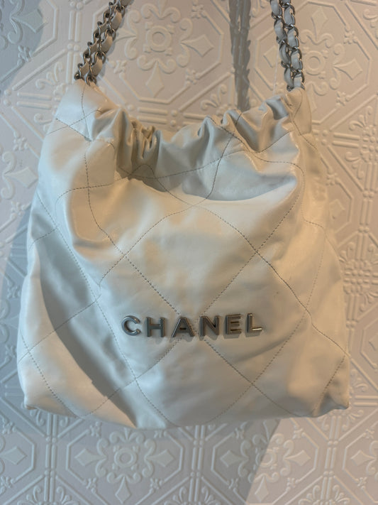 Chanel 19 in White | Luxury Pre-Owned | #276