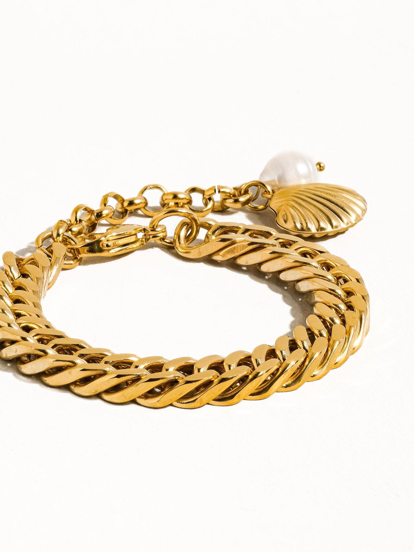 Tossa 18K Gold Non-Tarnish Shell Pearl Chain Bracelet