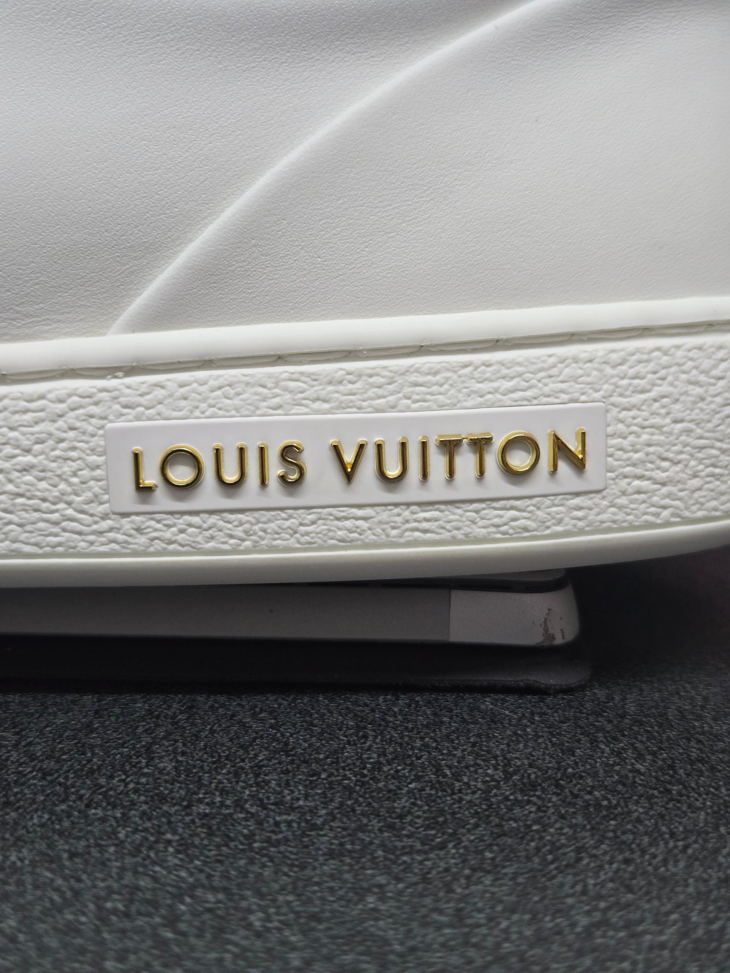 Louis Vuitton Front Row Sneaker 42 | Luxury Pre-owned