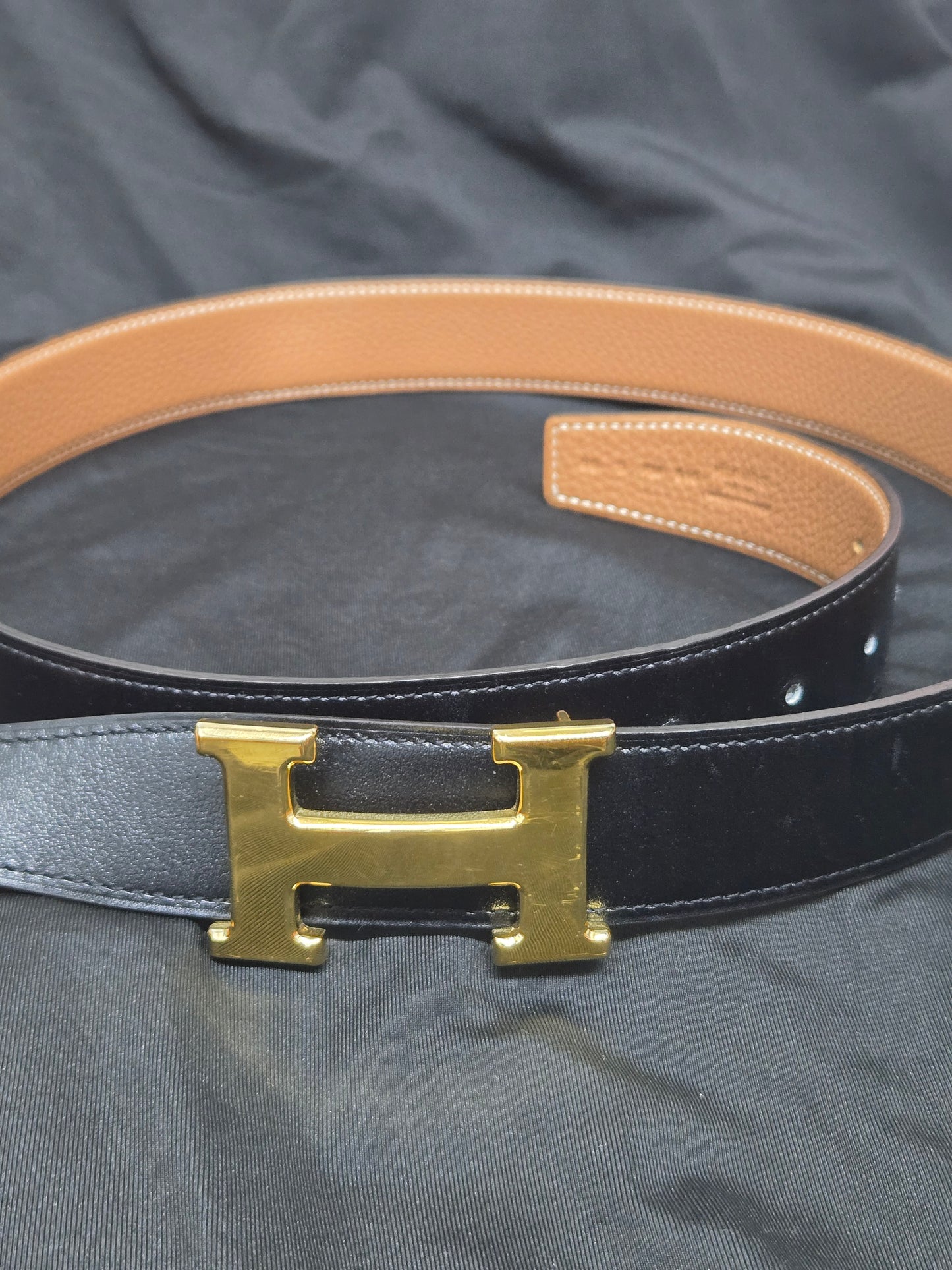 H belt buckle & Reversible Leather Strap | Luxury Pre-owned