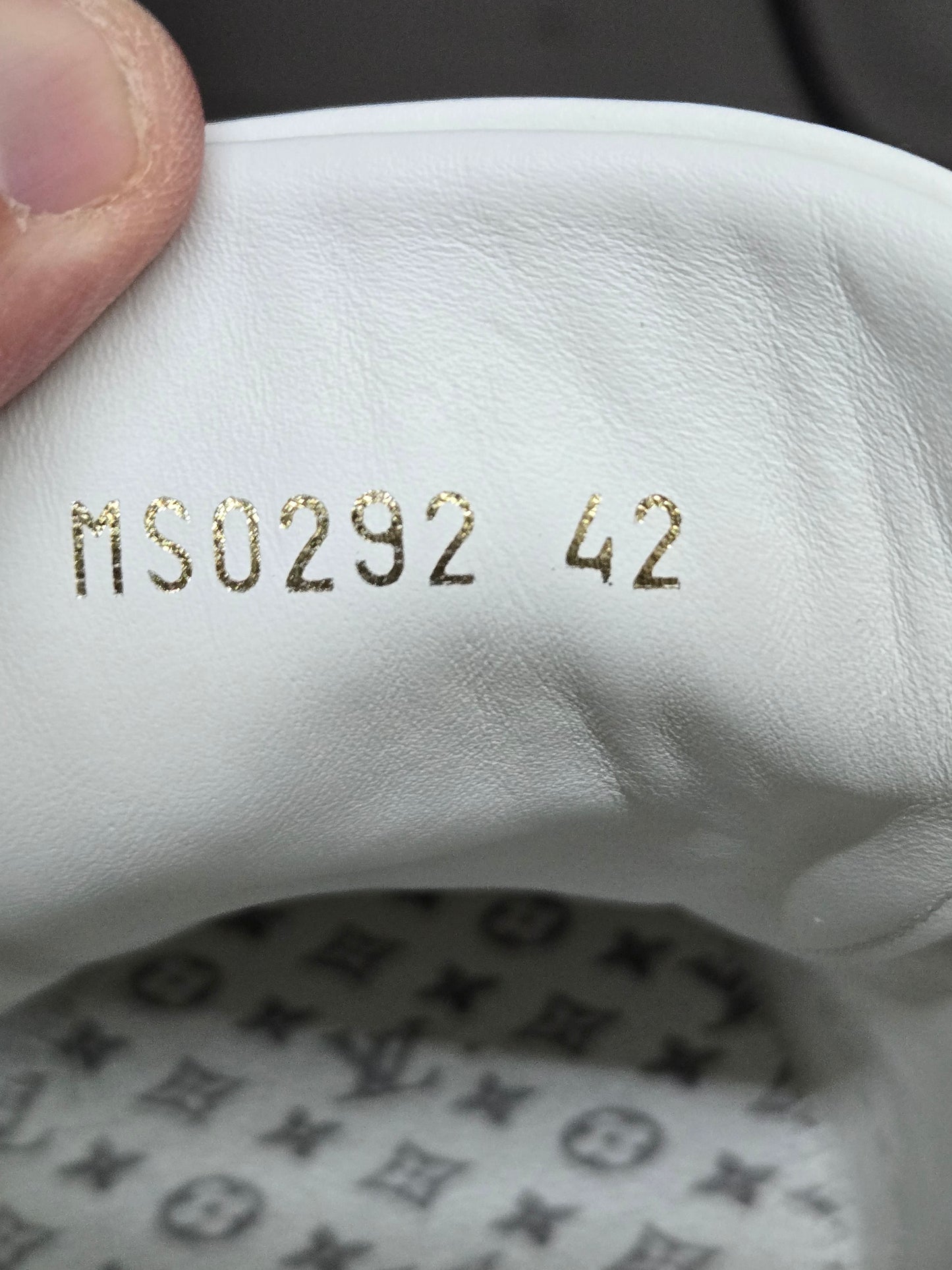 Louis Vuitton Front Row Sneaker 42 | Luxury Pre-owned