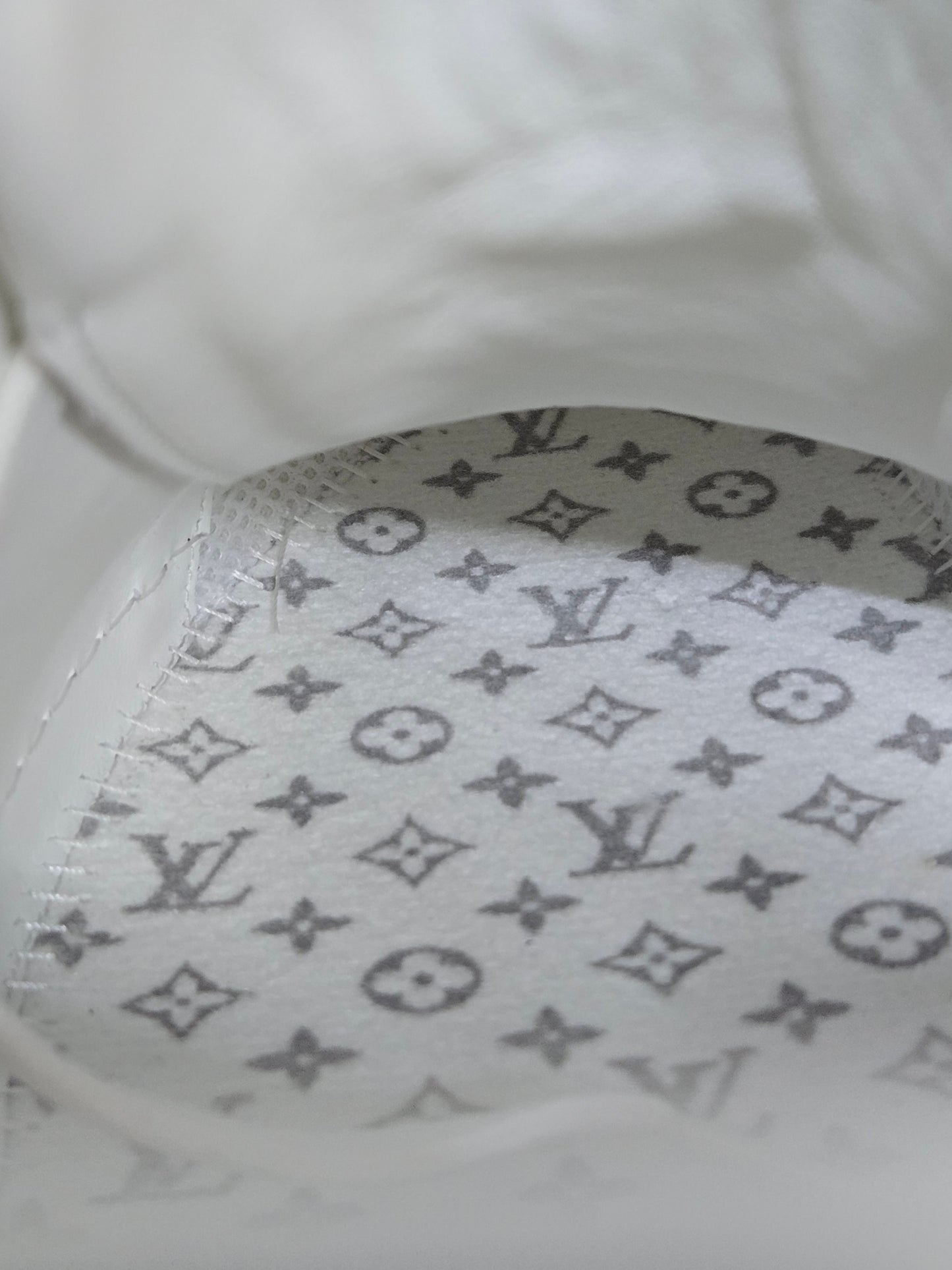 Louis Vuitton Front Row Sneaker 42 | Luxury Pre-owned