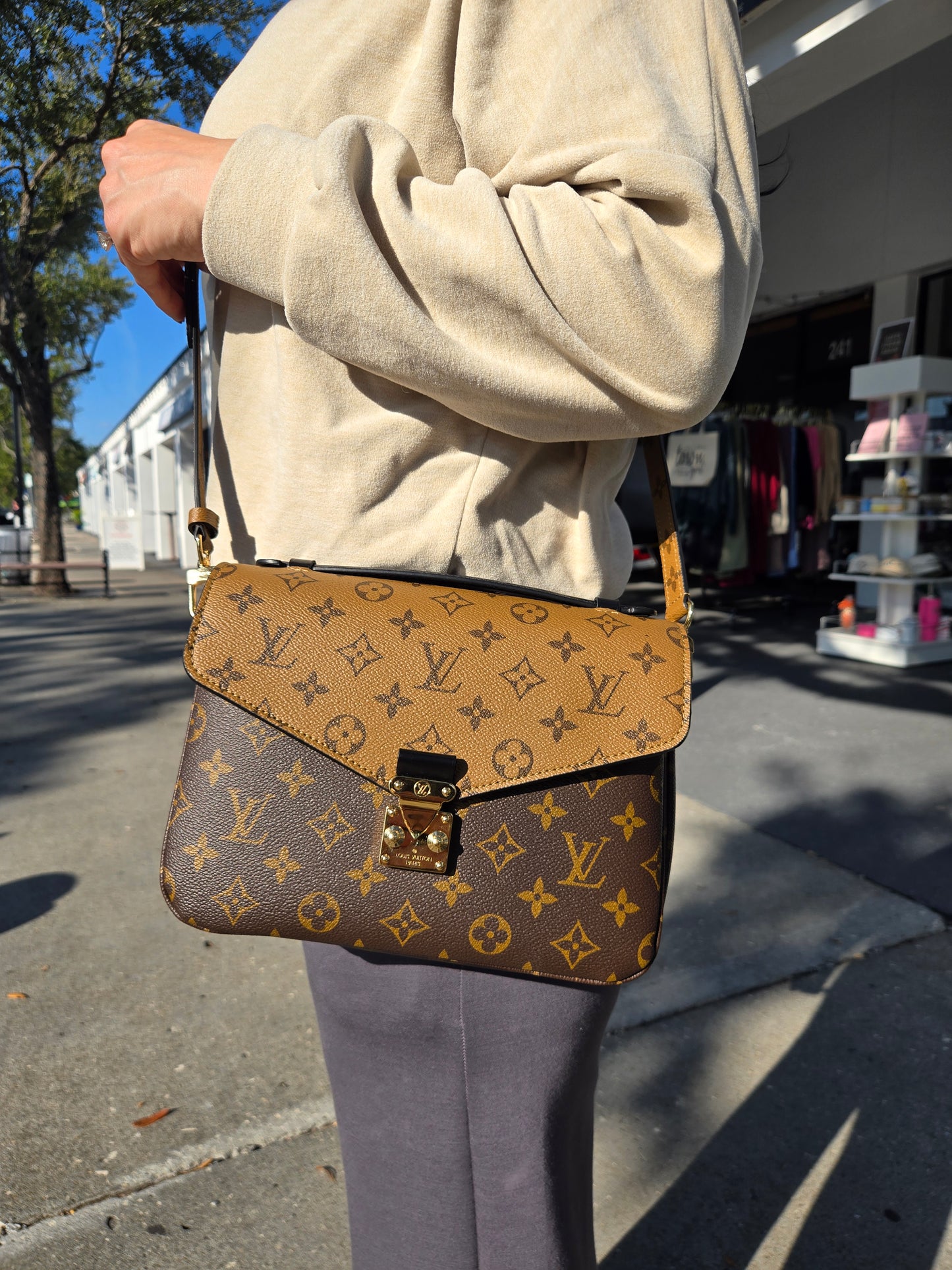 Louis Vuitton Reverse Monogram Pochette Metis - Luxury Preowned